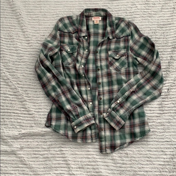 Comfy plaid button up flannel - Picture 1 of 4